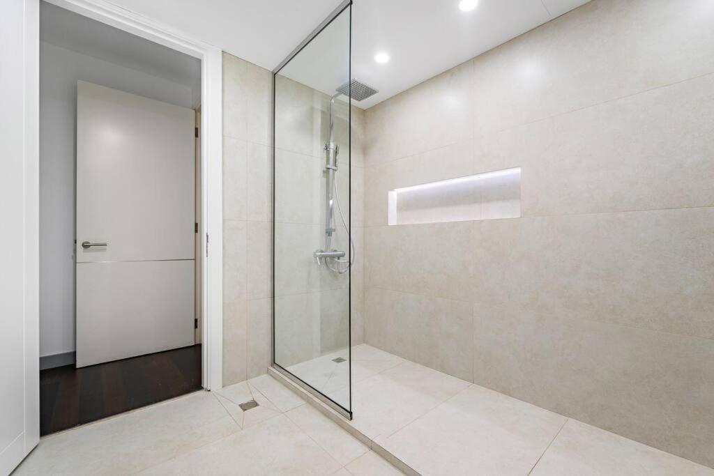 First Class 2br Luxurious Living In Difc * Dubai
