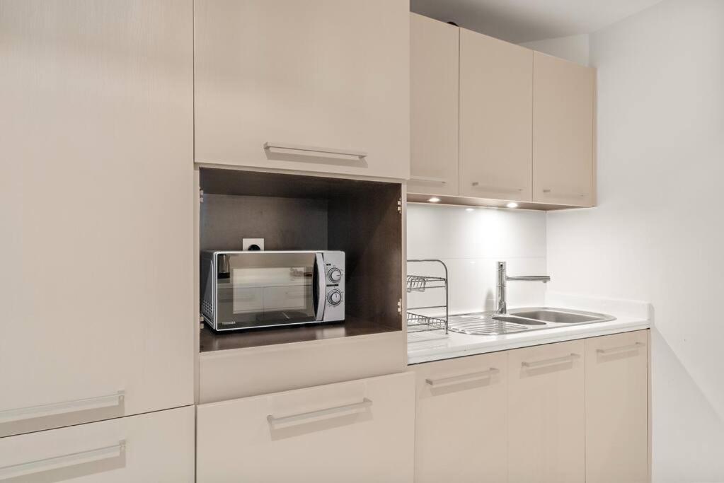 First Class 2br Luxurious Living In Difc *